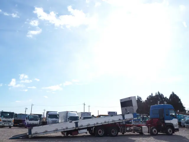 いすゞ ギガ LKG-CYJ77A(8x4)の写真6