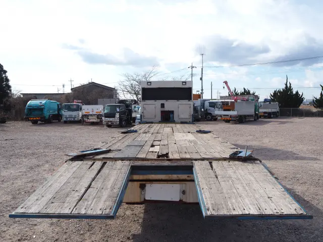 いすゞ ギガ LKG-CYJ77A(8x4)の写真38