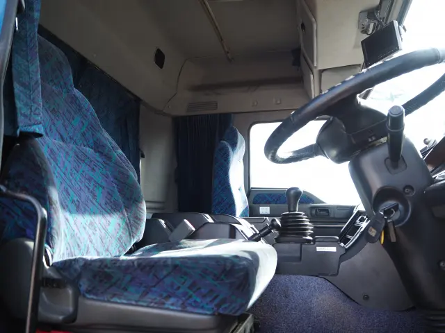 いすゞ ギガ LKG-CYJ77A(8x4)の写真43