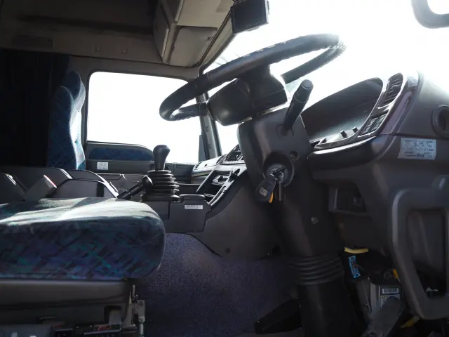 いすゞ ギガ LKG-CYJ77A(8x4)の写真45