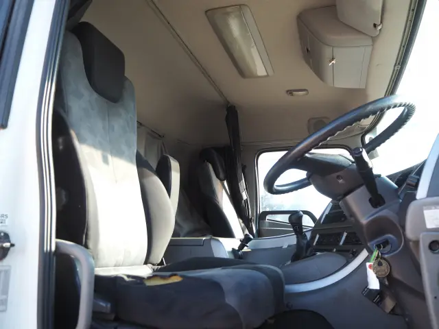 UD クオン QKG-CW5ZA(6x4)の写真43