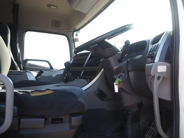 UD クオン QKG-CW5ZA(6x4)の写真44