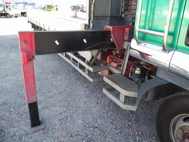 いすゞ フォワード TKG-FRR90T2(2WD)の写真9