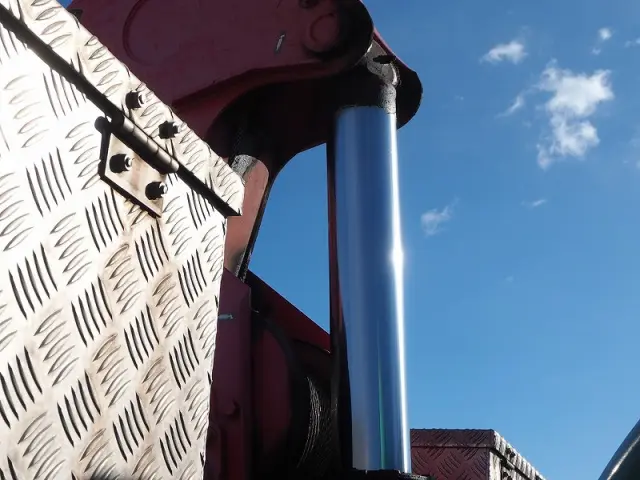 いすゞ フォワード TKG-FRR90T2(2WD)の写真11