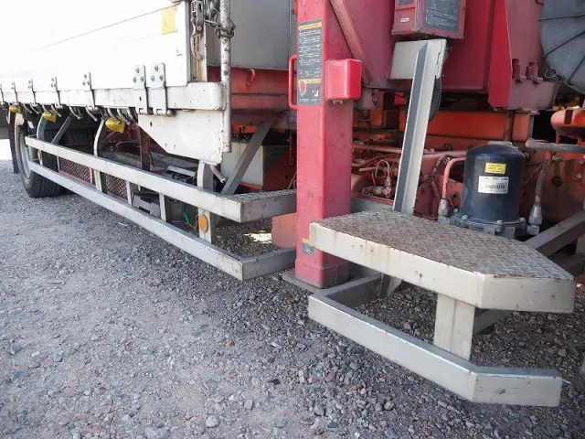 いすゞ フォワード TKG-FRR90T2(2WD)の写真23