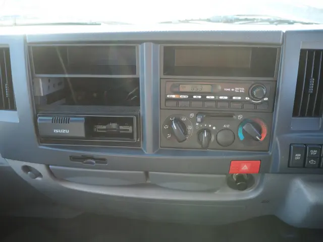 いすゞ エルフ TKG-NKR85AN(2WD)の写真49