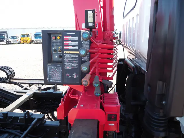 いすゞ エルフ BDG-NPR85AN(2WD)の写真10