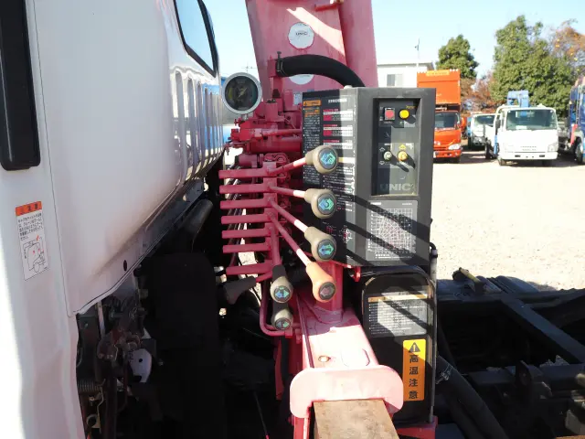 いすゞ エルフ BDG-NPR85AN(2WD)の写真13