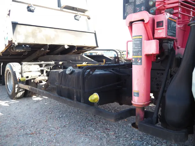 いすゞ エルフ BDG-NPR85AN(2WD)の写真18