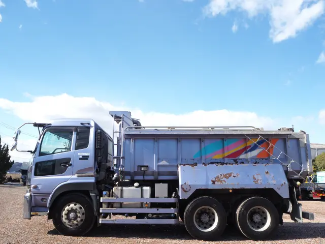 ＵＤ クオン QKG-CW5XL(6x4)の写真2