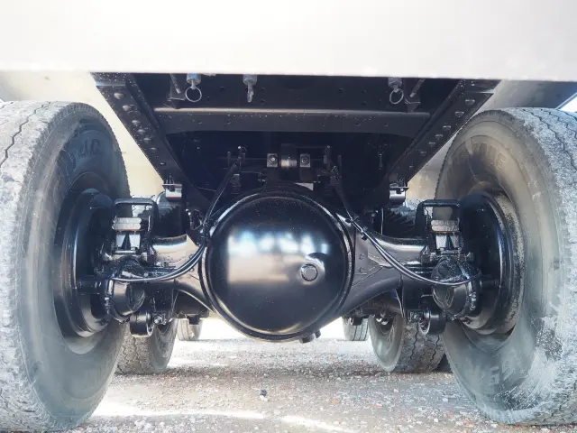 UD クオン QKG-CW5XL(6x4)の写真5