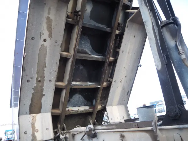 ＵＤ クオン QKG-CW5XL(6x4)の写真17