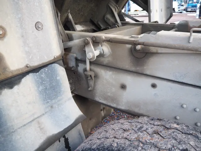 ＵＤ クオン QKG-CW5XL(6x4)の写真21