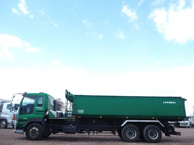 いすゞ ギガ PDG-CYZ77V8(6x4)の写真2