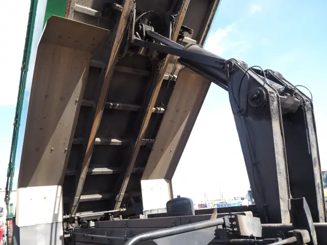 いすゞ ギガ PDG-CYZ77V8(6x4)の写真13