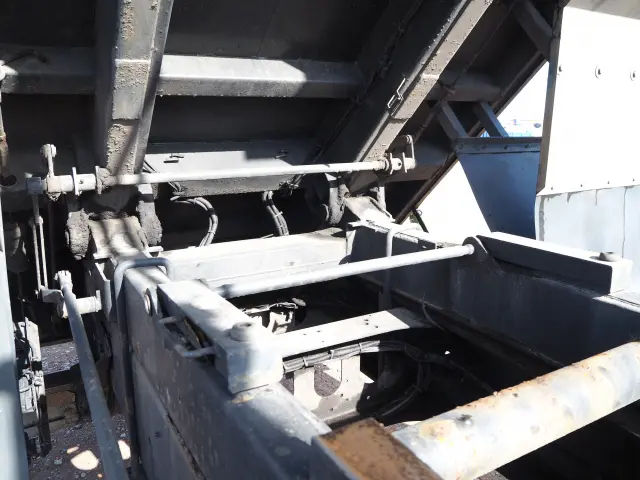 いすゞ ギガ PDG-CYZ77V8(6x4)の写真26