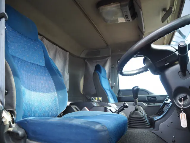 いすゞ ギガ PDG-CYZ77V8(6x4)の写真42