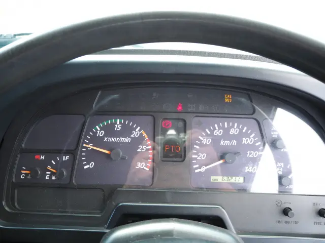 いすゞ ギガ PDG-CYZ77V8(6x4)の写真46