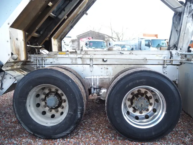 日野 プロフィア QPG-FR1AKDA(6x2)の写真20