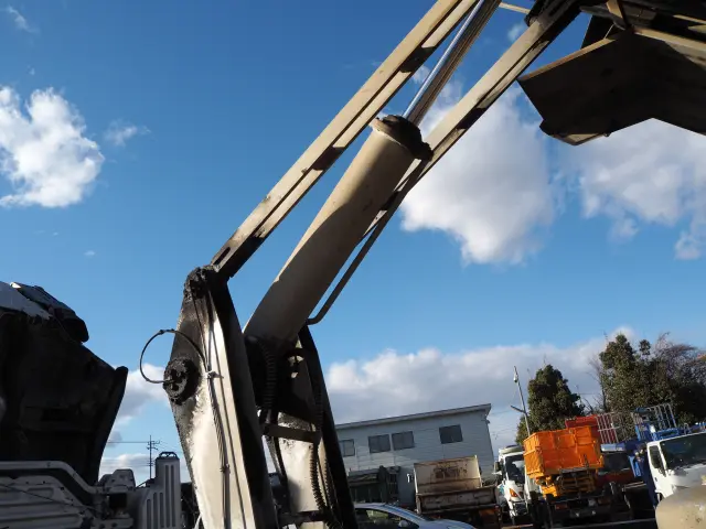 日野 プロフィア QPG-FR1AKDA(6x2)の写真33