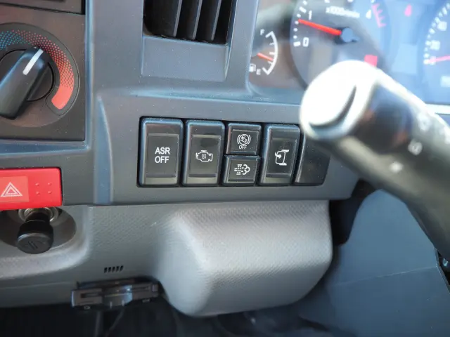 いすゞ エルフ TKG-NKR85N(2WD)の写真48