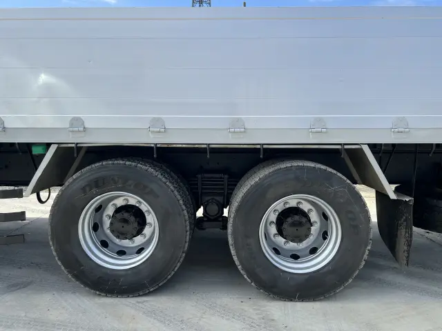 UD クオン LDG-CW5ZL(6x4)の写真12