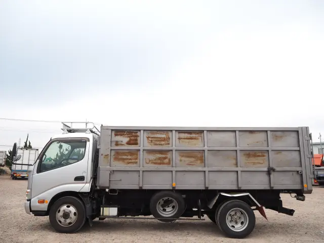 トヨタ ダイナ TKG-XZU695(4WD)の写真2