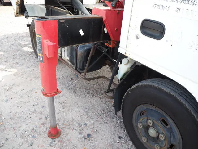 いすゞ エルフ KR-NKR81EN(2WD)の写真9