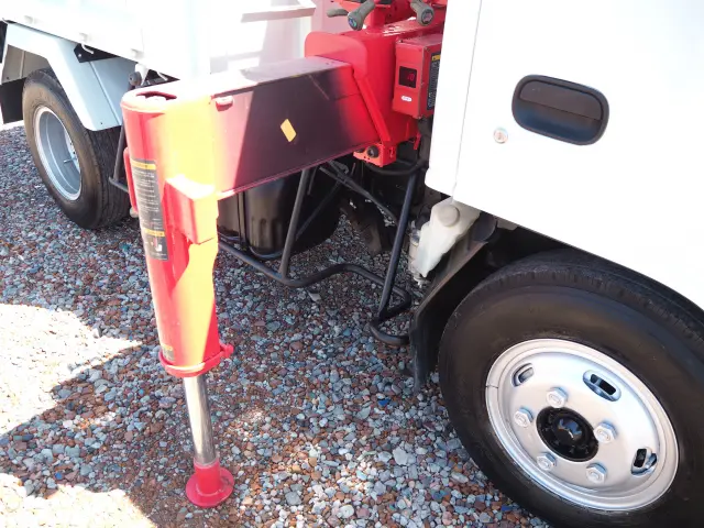 いすゞ エルフ KR-NKR81EN(2WD)の写真9