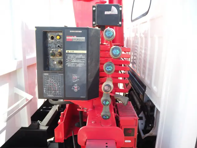 いすゞ エルフ KR-NKR81EN(2WD)の写真10