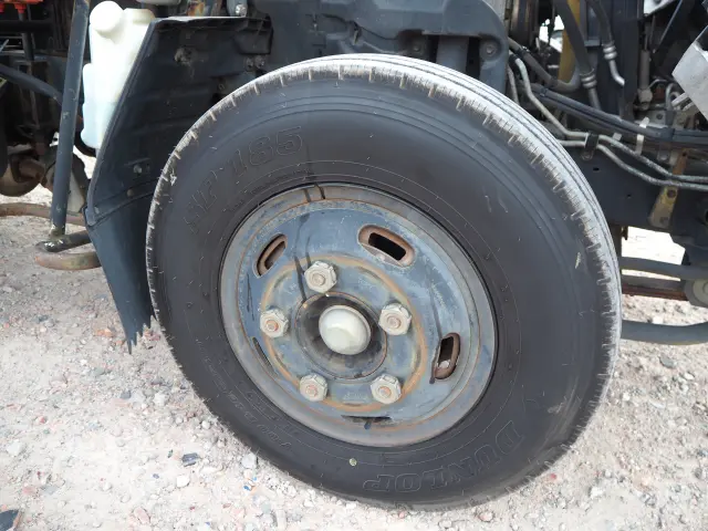 いすゞ エルフ KR-NKR81EN(2WD)の写真16