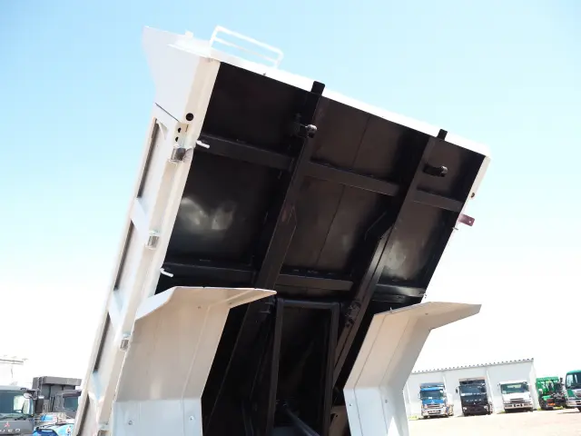 いすゞ エルフ KR-NKR81EN(2WD)の写真19