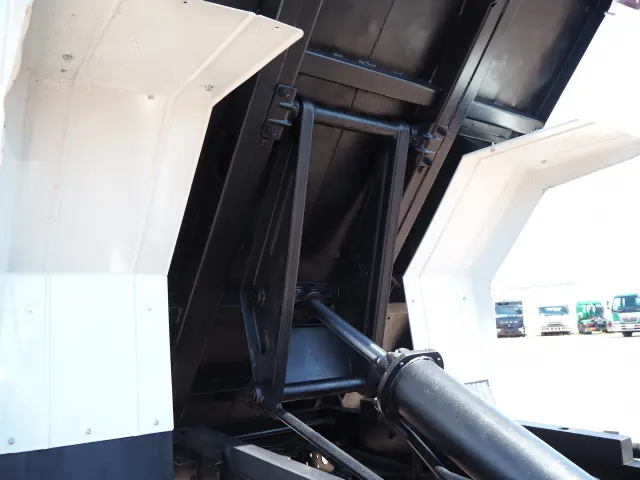 いすゞ エルフ KR-NKR81EN(2WD)の写真20