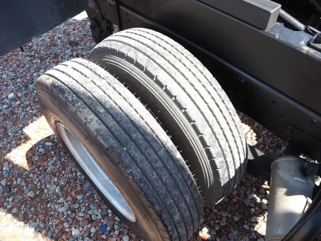 いすゞ エルフ KR-NKR81EN(2WD)の写真23