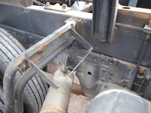 いすゞ エルフ KR-NKR81EN(2WD)の写真24