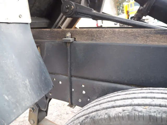 いすゞ エルフ KR-NKR81EN(2WD)の写真27