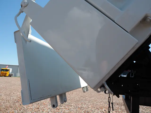 いすゞ エルフ KR-NKR81EN(2WD)の写真32