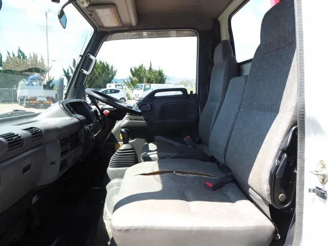 いすゞ エルフ KR-NKR81EN(2WD)の写真45