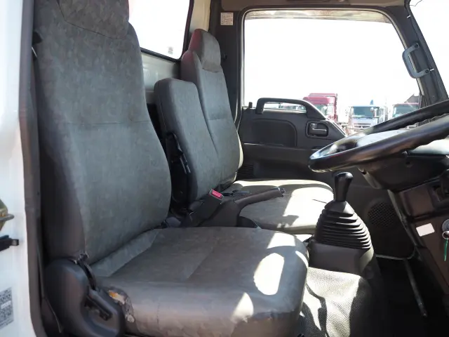 いすゞ エルフ KR-NKR81EN(2WD)の写真47