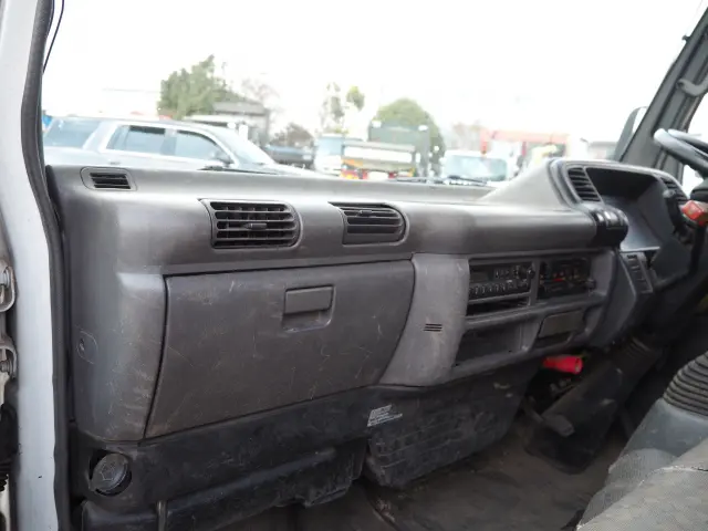 いすゞ エルフ KR-NKR81EN(2WD)の写真49