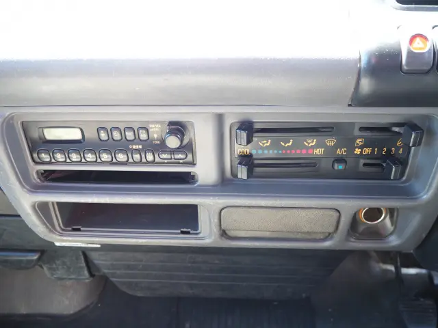 いすゞ エルフ KR-NKR81EN(2WD)の写真49