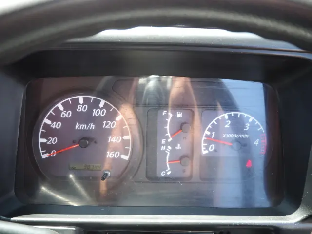 いすゞ エルフ KR-NKR81EN(2WD)の写真50