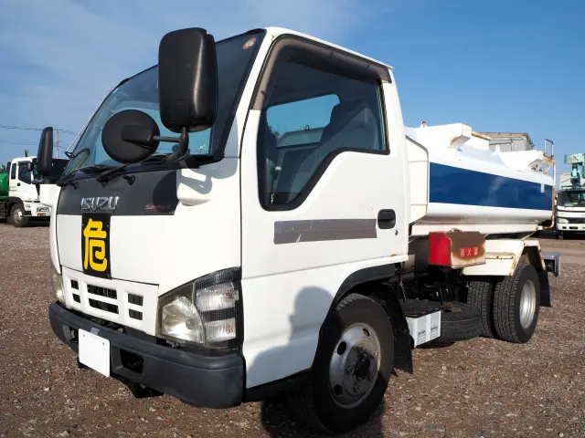 いすゞ エルフ PB-NKS81AN(4WD)の写真1