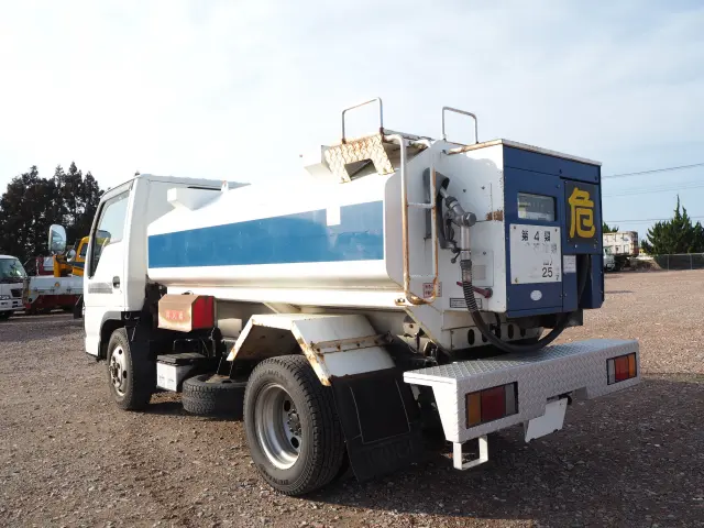 いすゞ エルフ PB-NKS81AN(4WD)の写真3