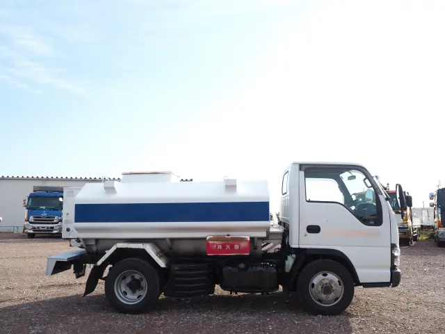 いすゞ エルフ PB-NKS81AN(4WD)の写真6