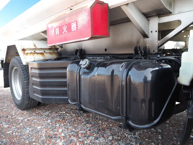 いすゞ エルフ PB-NKS81AN(4WD)の写真14