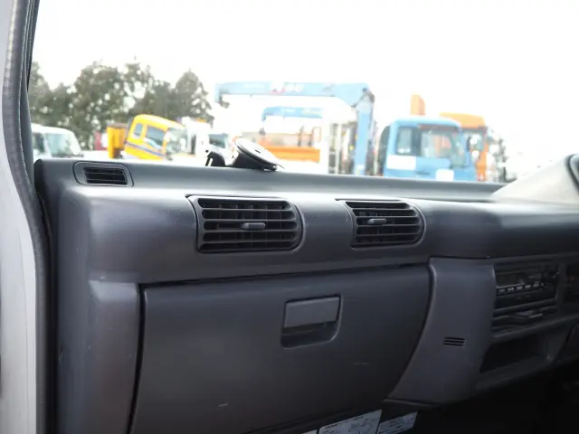 いすゞ エルフ PB-NKS81AN(4WD)の写真38