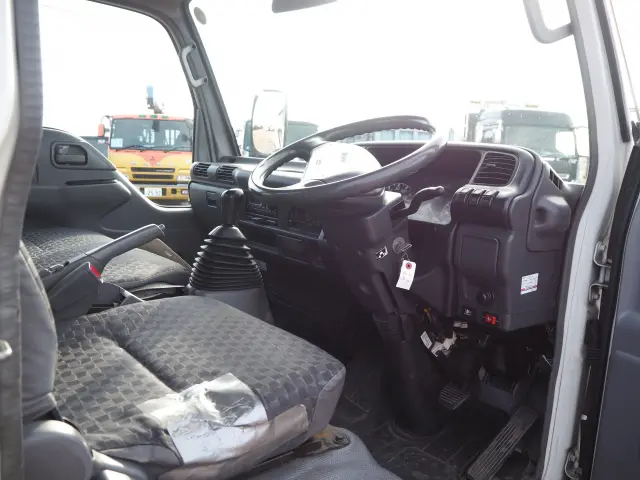 いすゞ エルフ PB-NKS81AN(4WD)の写真41