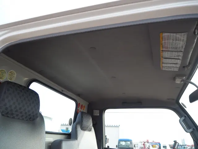 いすゞ エルフ PB-NKS81AN(4WD)の写真43