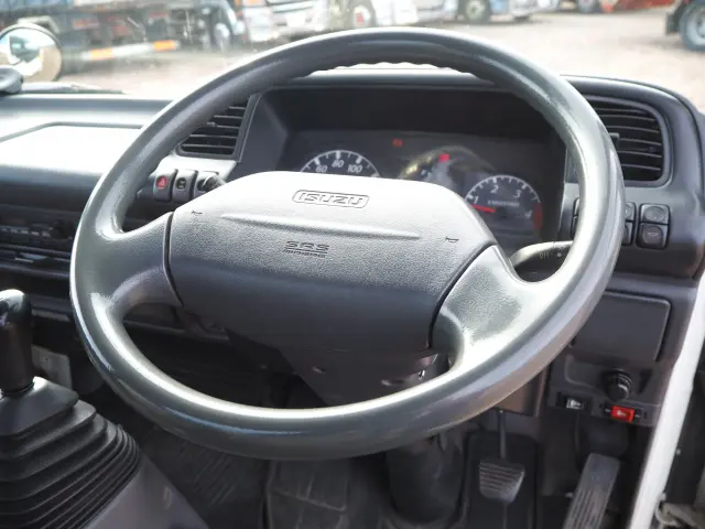 いすゞ エルフ PB-NKS81AN(4WD)の写真44